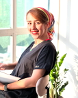 دکتر نیلوفر صادقی زاده