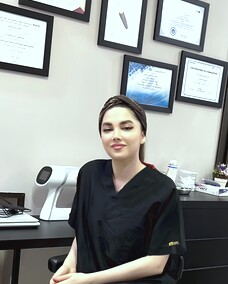 دکتر نیلوفر فکری