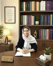 منا هجرتی